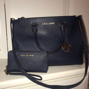 New work bag with matching wallet!